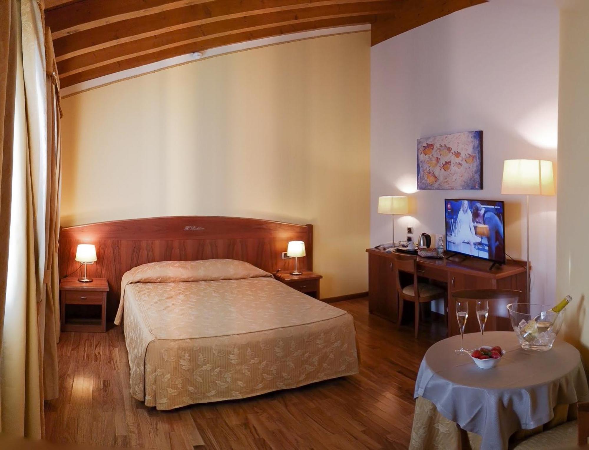 Hotel Purlilium Porcia ภายนอก รูปภาพ